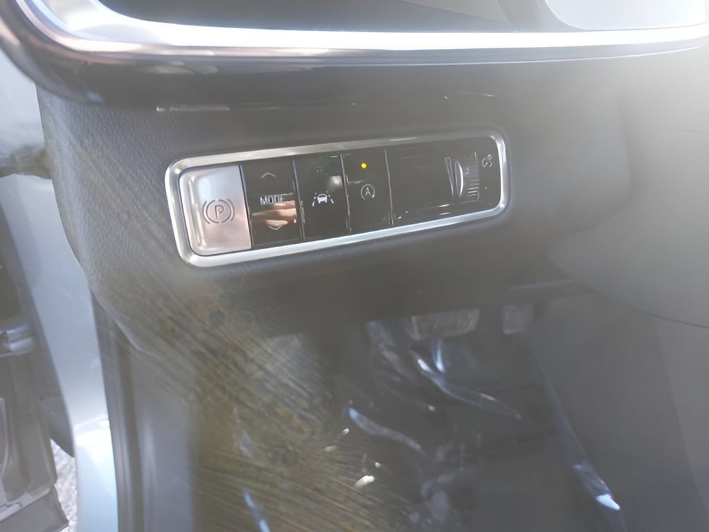 Used 2025 Buick Envision Preferred AWD/4WD image 15