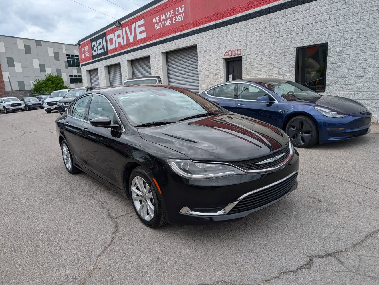 Used 2017 Chrysler 200 Limited Platinum FWD image 1