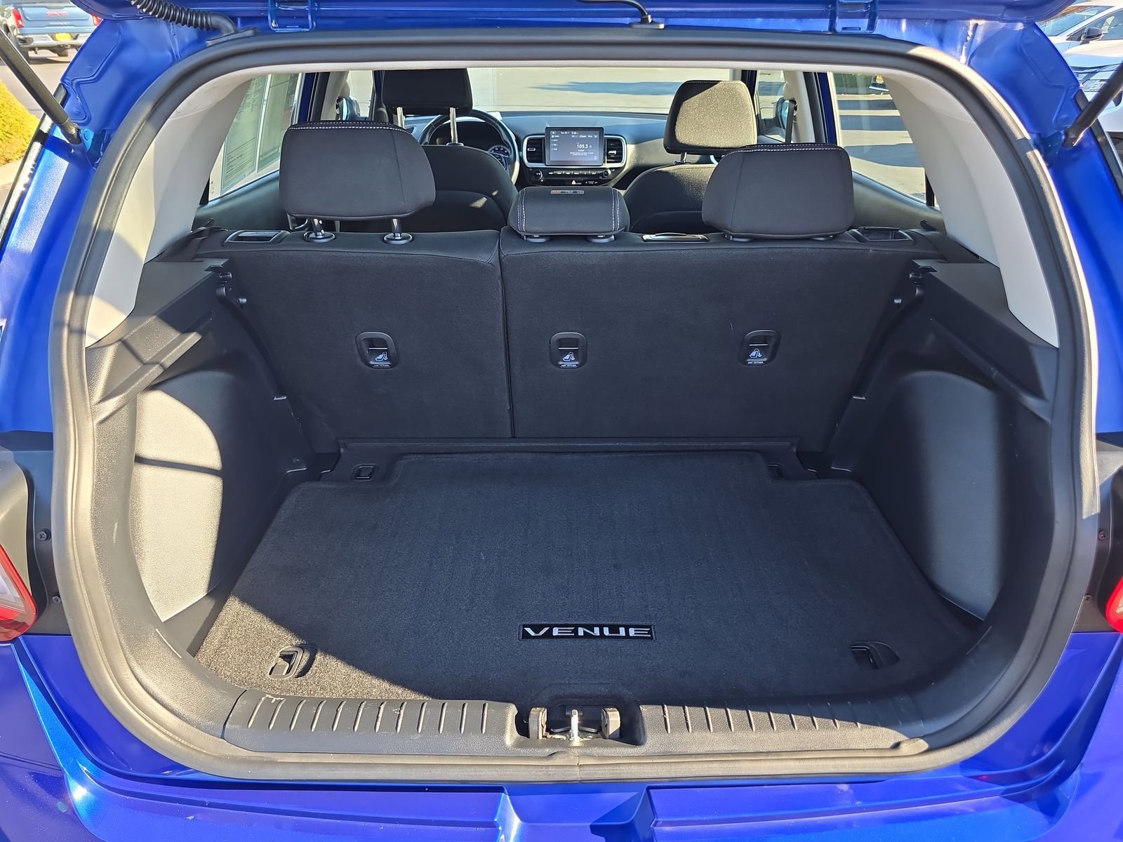 Used 2022 Hyundai Venue SEL image 28
