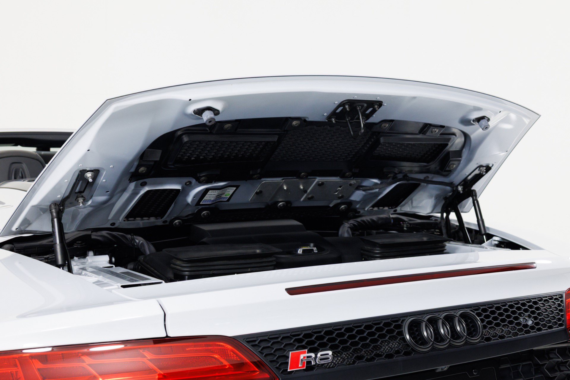 Used 2022 Audi R8 V10 w/ Premium Package RWD image 49