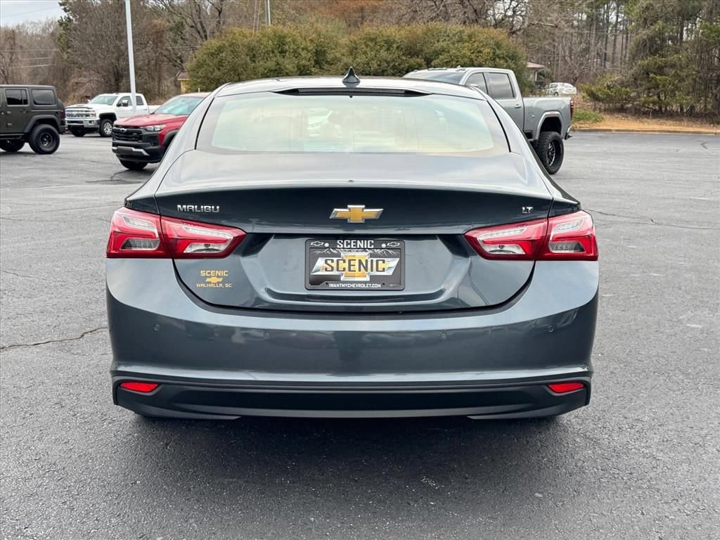 Used 2019 Chevrolet Malibu LT w/ Driver Confidence Package FWD image 4