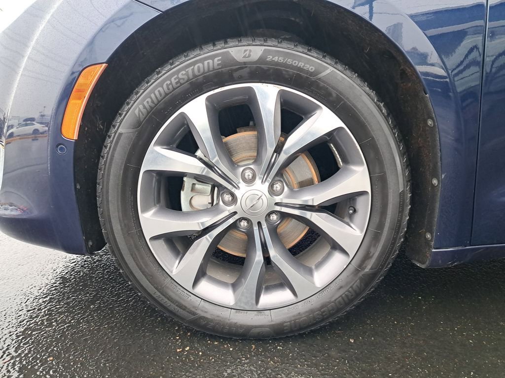 Used 2017 Chrysler Pacifica Limited image 30