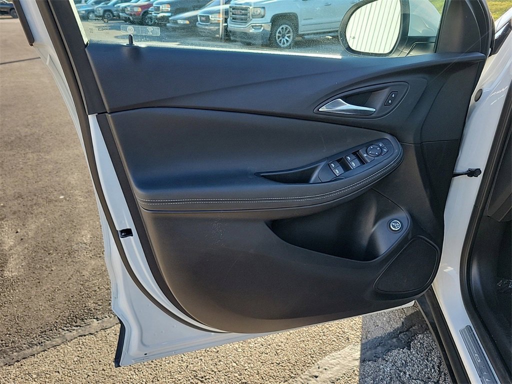 Used 2023 Buick Encore GX Select image 18