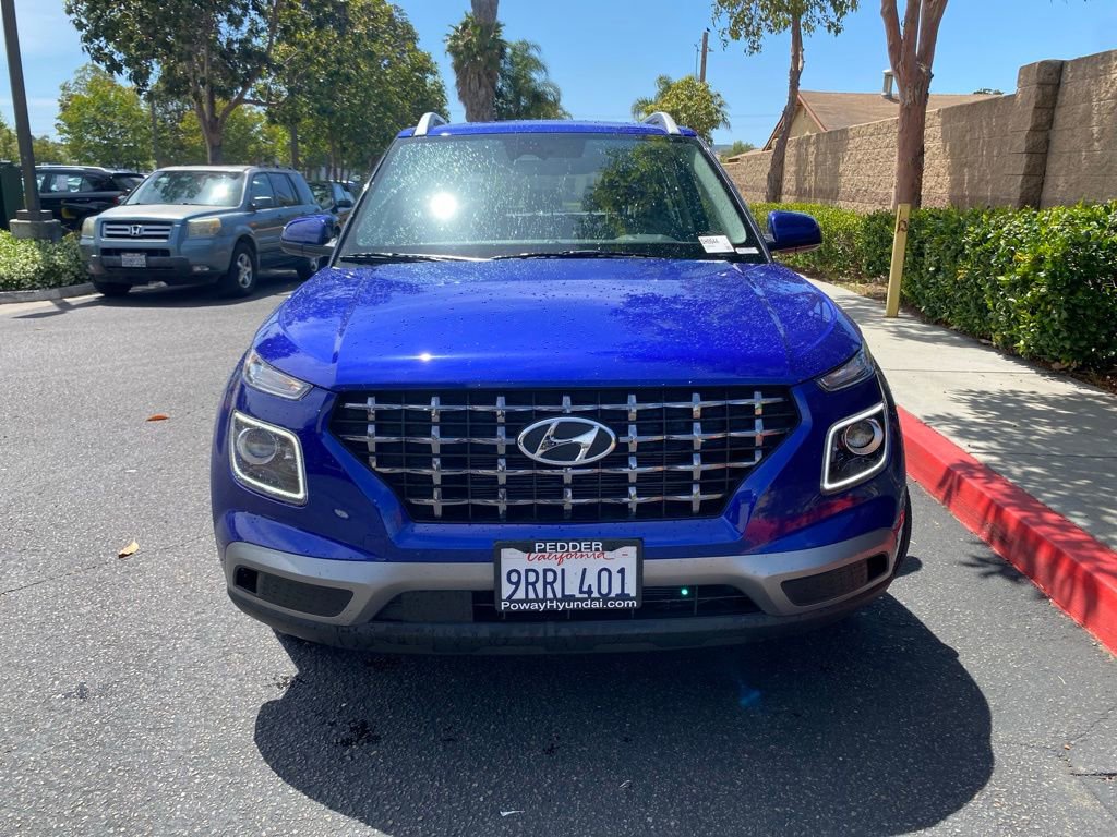 Certified 2025 Hyundai Venue Limited FWD image 3