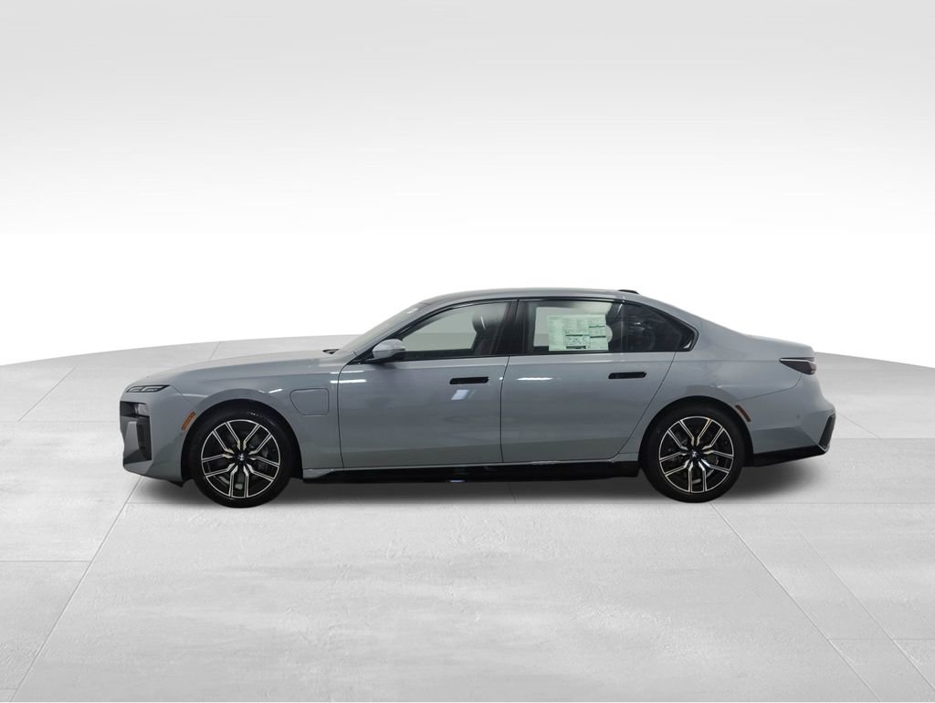 New 2026 BMW 750e xDrive image 3