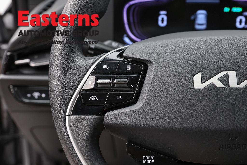 Used 2025 Kia Niro LX FWD image 14