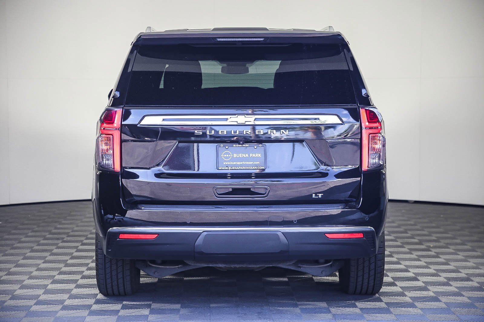 Used 2023 Chevrolet Suburban LT image 6