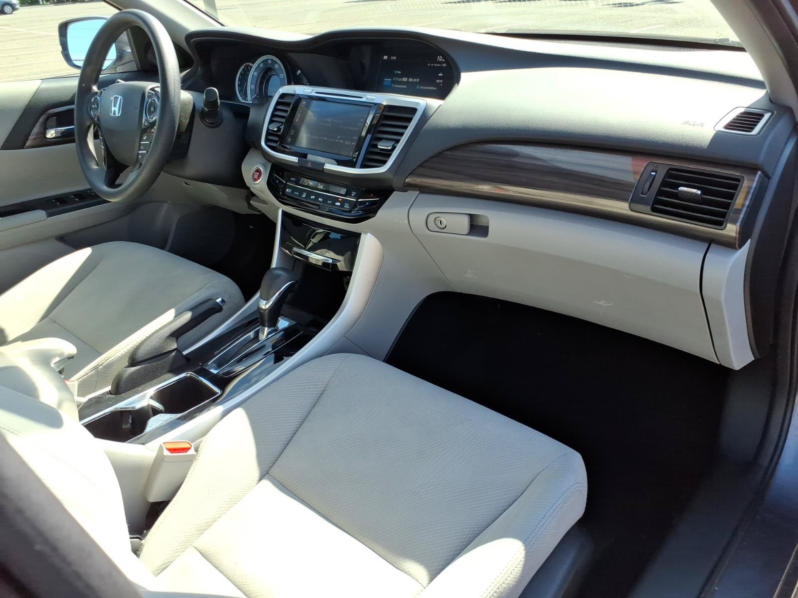 Used 2017 Honda Accord EX image 9