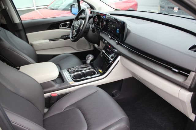 Used 2024 Kia Carnival EX FWD image 35