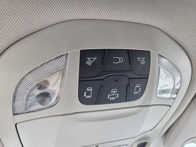 Used 2023 Chrysler Pacifica Limited FWD image 36