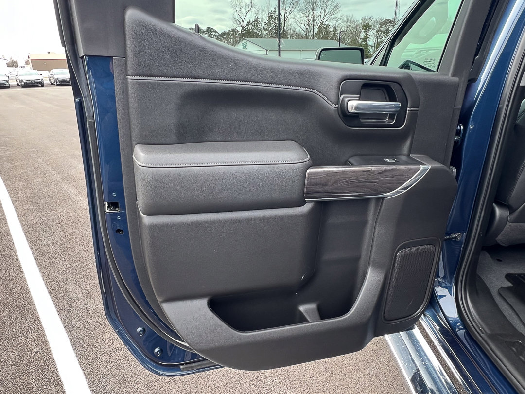 Used 2022 Chevrolet Silverado 1500 LTZ w/ LTZ Premium Package AWD/4WD image 28