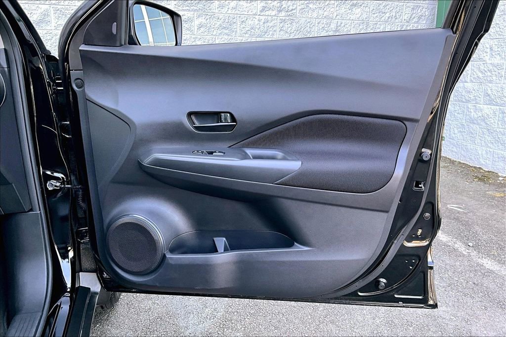 Certified 2025 Nissan Kicks Play S image 27