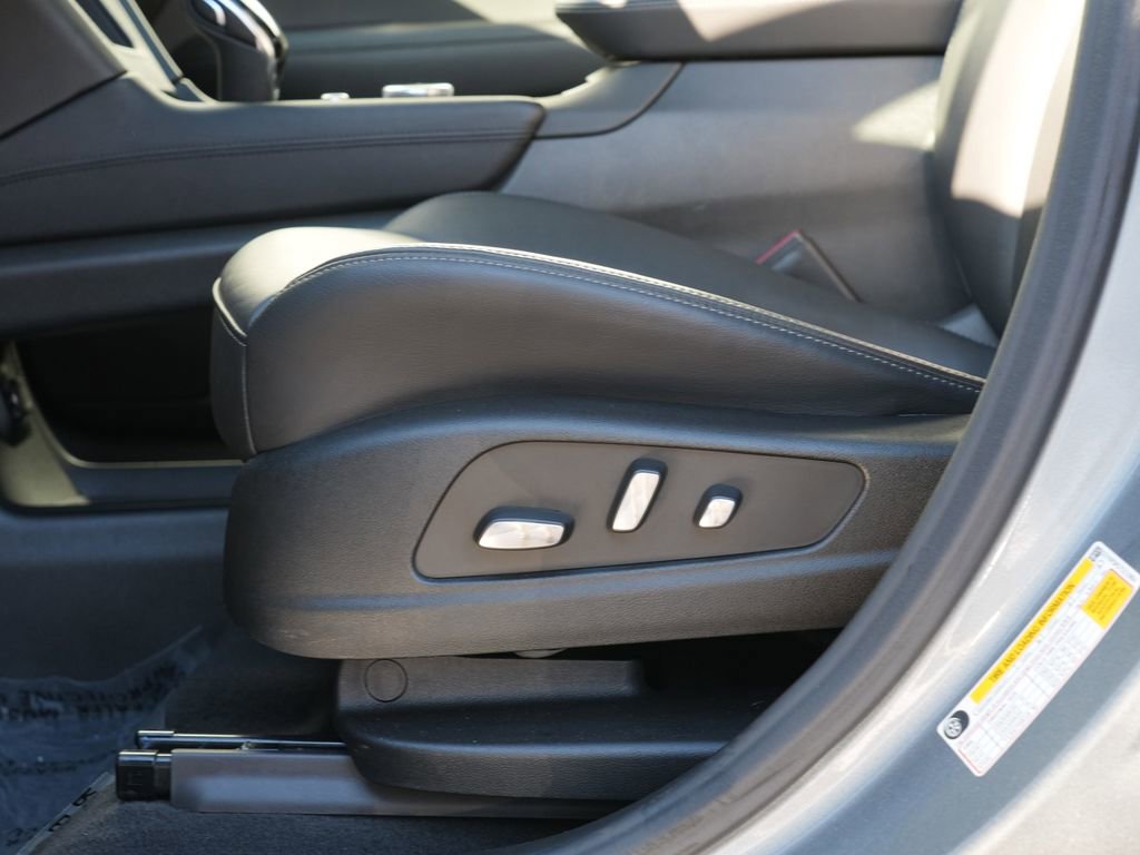 Used 2025 Cadillac XT6 Premium Luxury image 17