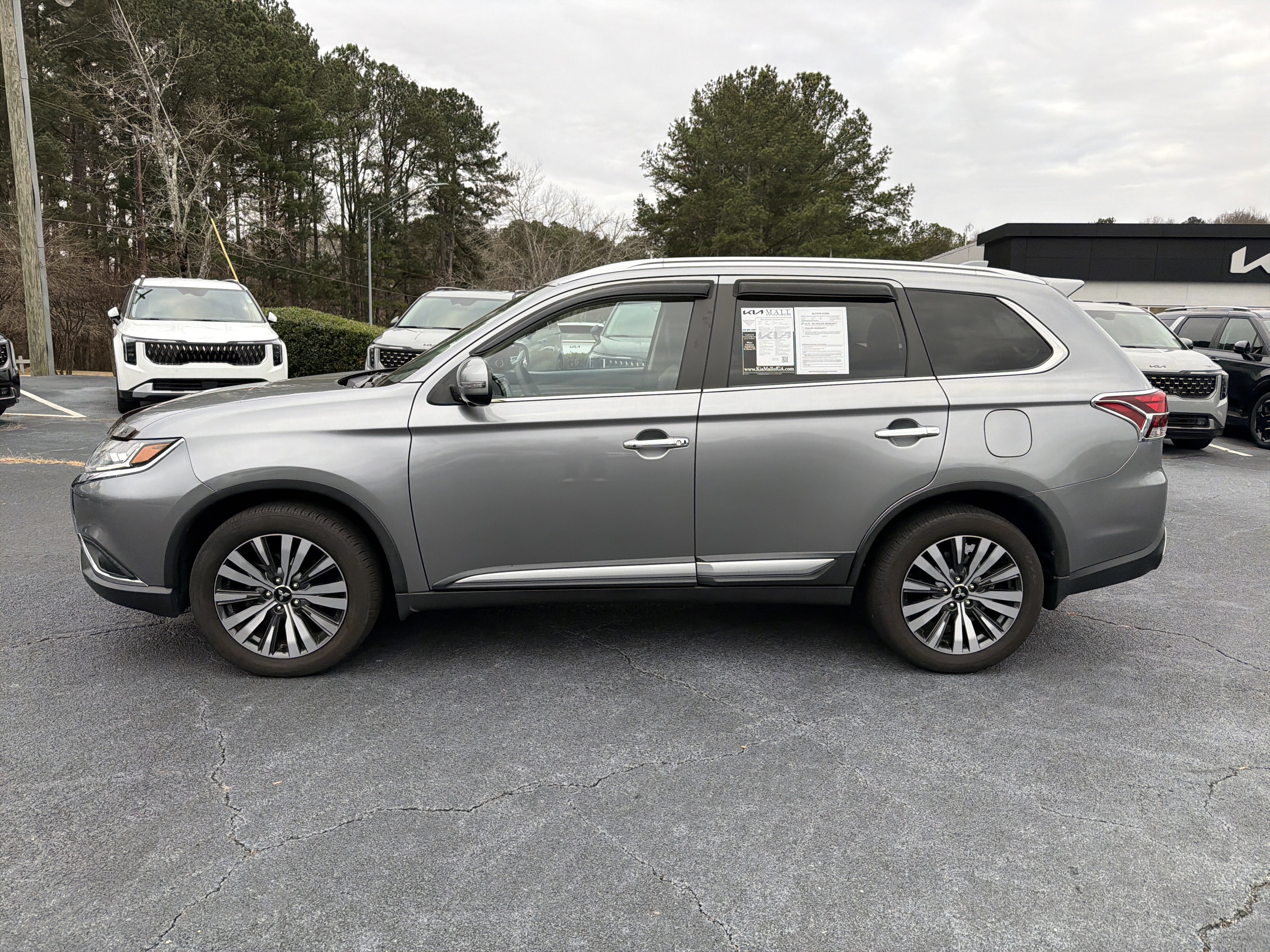 Used 2020 Mitsubishi Outlander SEL image 4