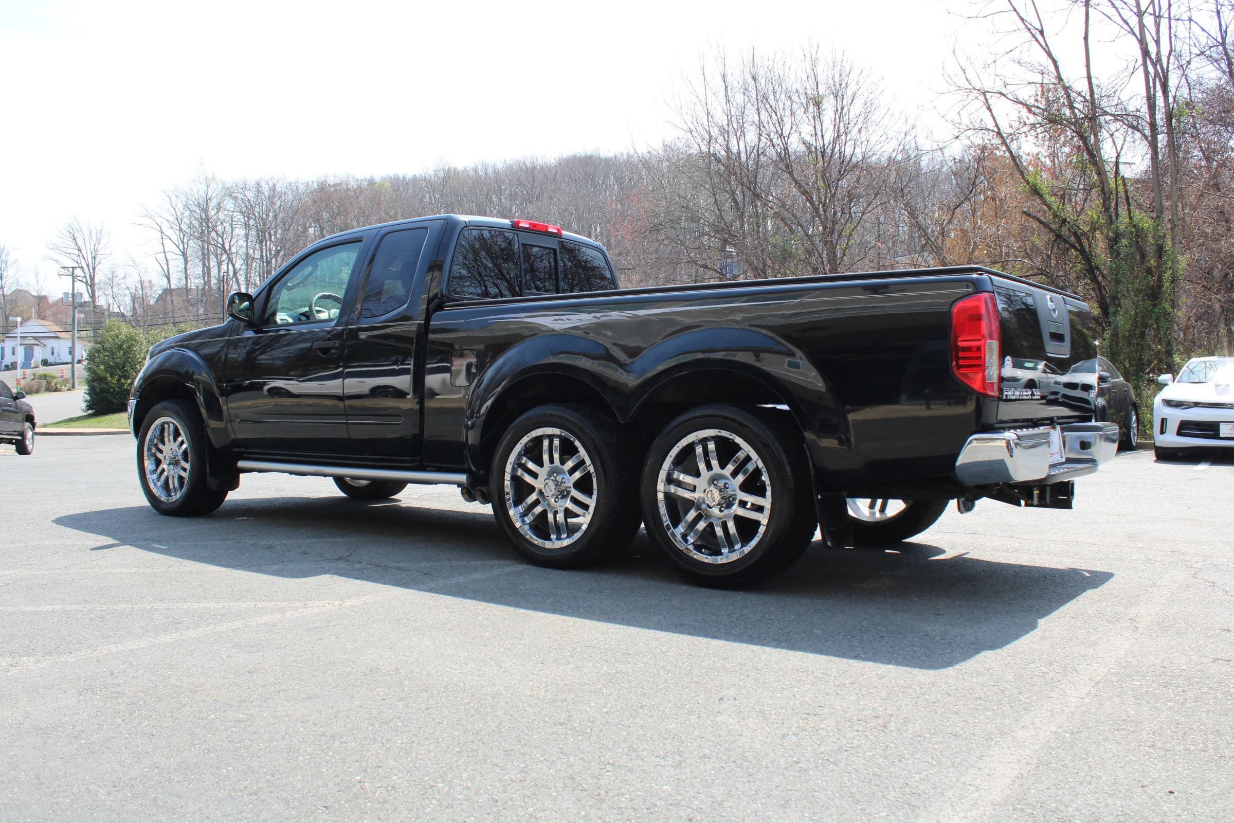 Used 2010 Nissan Frontier SE w/ SE Value Truck Pkg RWD image 5