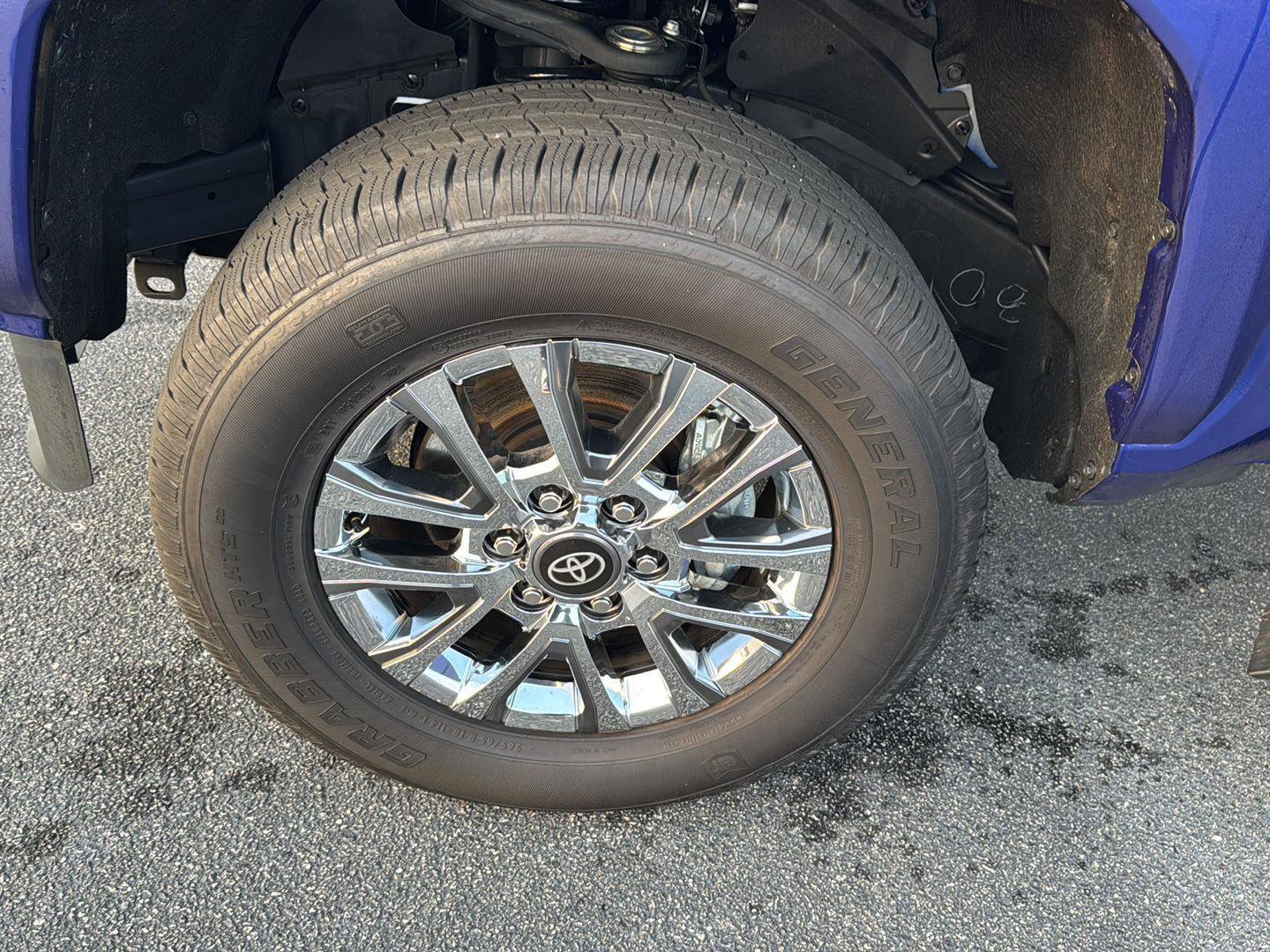 Used 2024 Toyota Tacoma Limited image 32