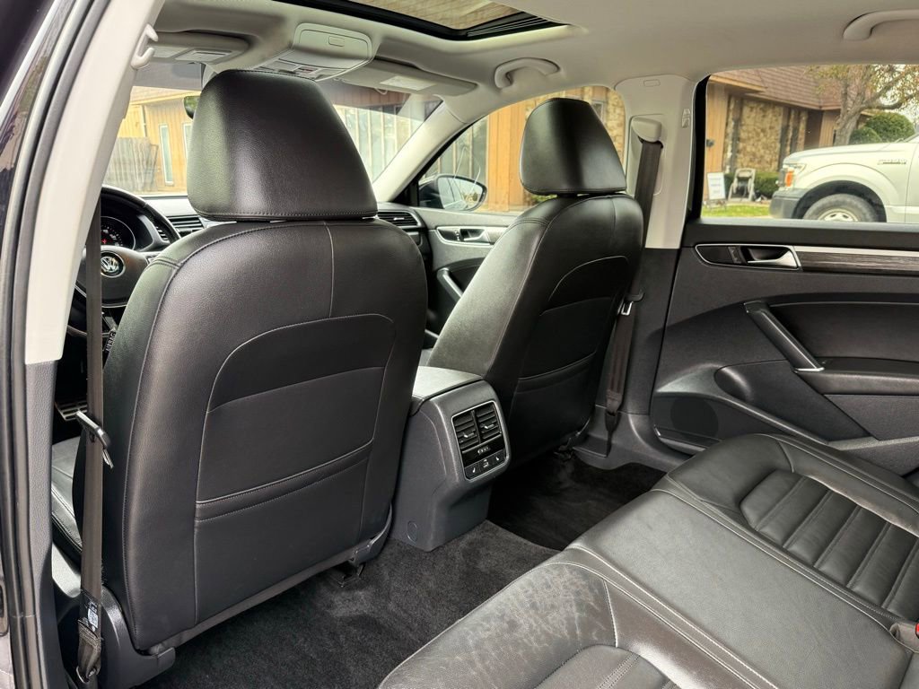 Used 2017 Volkswagen Passat 1.8T SEL Premium image 17