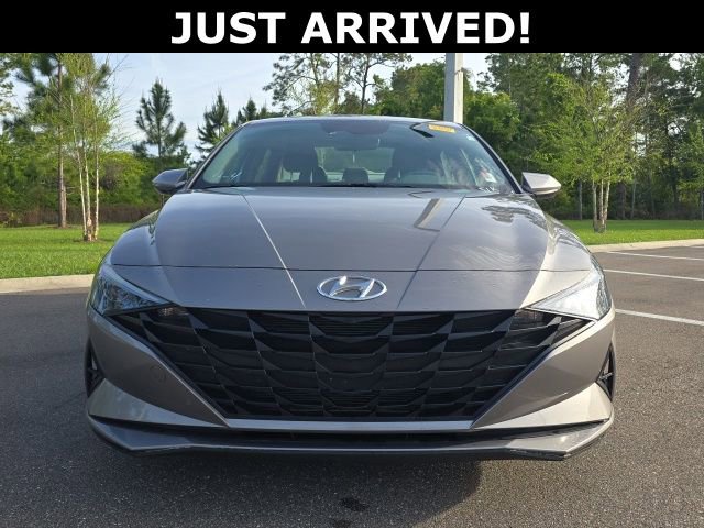 Certified 2022 Hyundai Elantra SE image 2