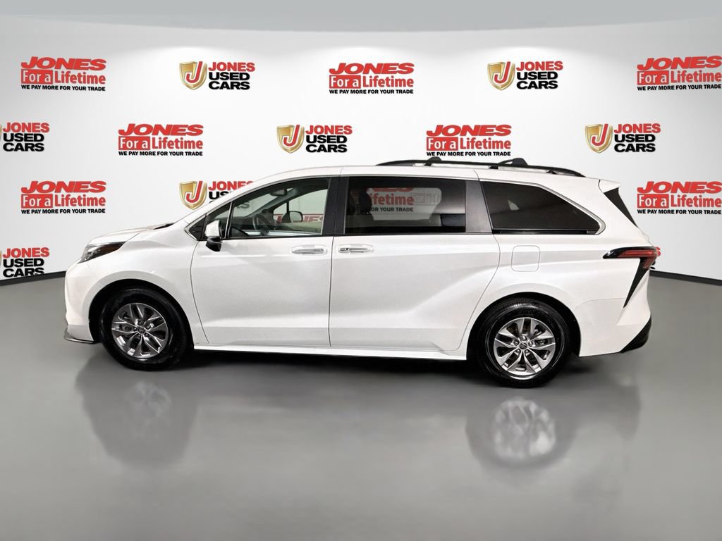 Certified 2022 Toyota Sienna XLE w/ XLE Plus Package FWD image 16