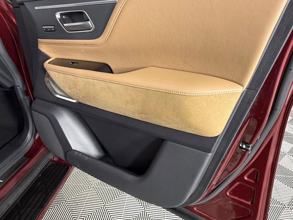 Used 2025 INFINITI QX80 Sensory image 36