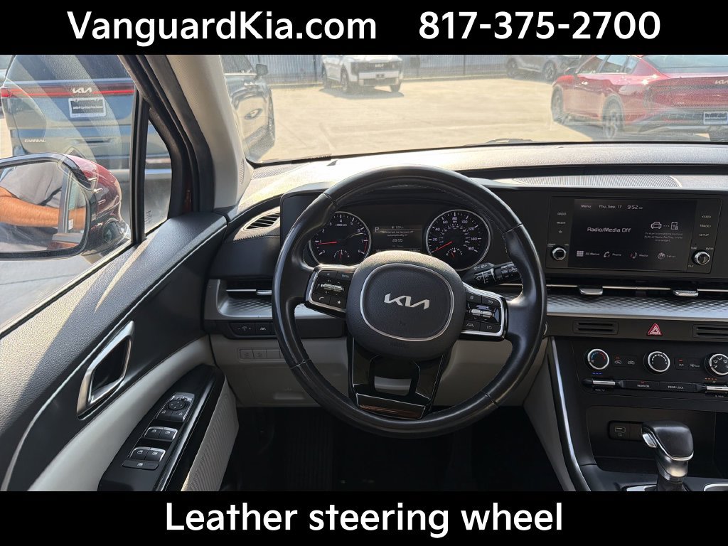 Certified 2023 Kia Carnival LX FWD image 13