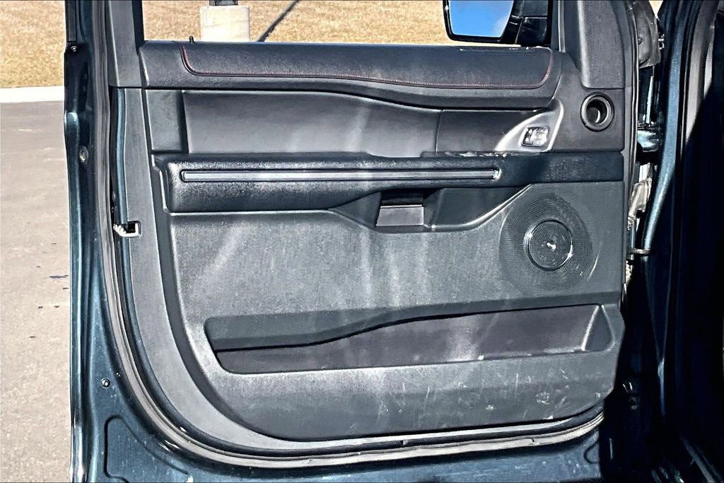 Used 2022 Ford Expedition Limited image 23