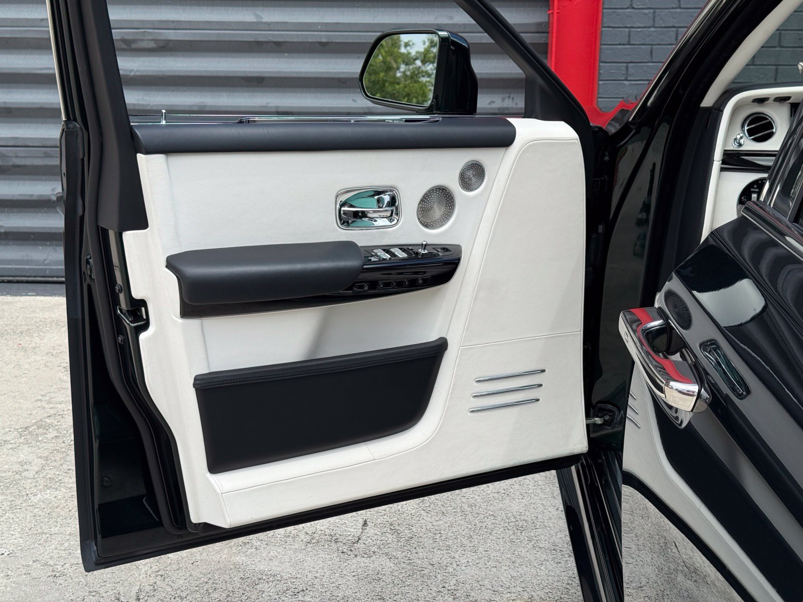 Used 2022 Rolls-Royce Phantom Sedan RWD image 26