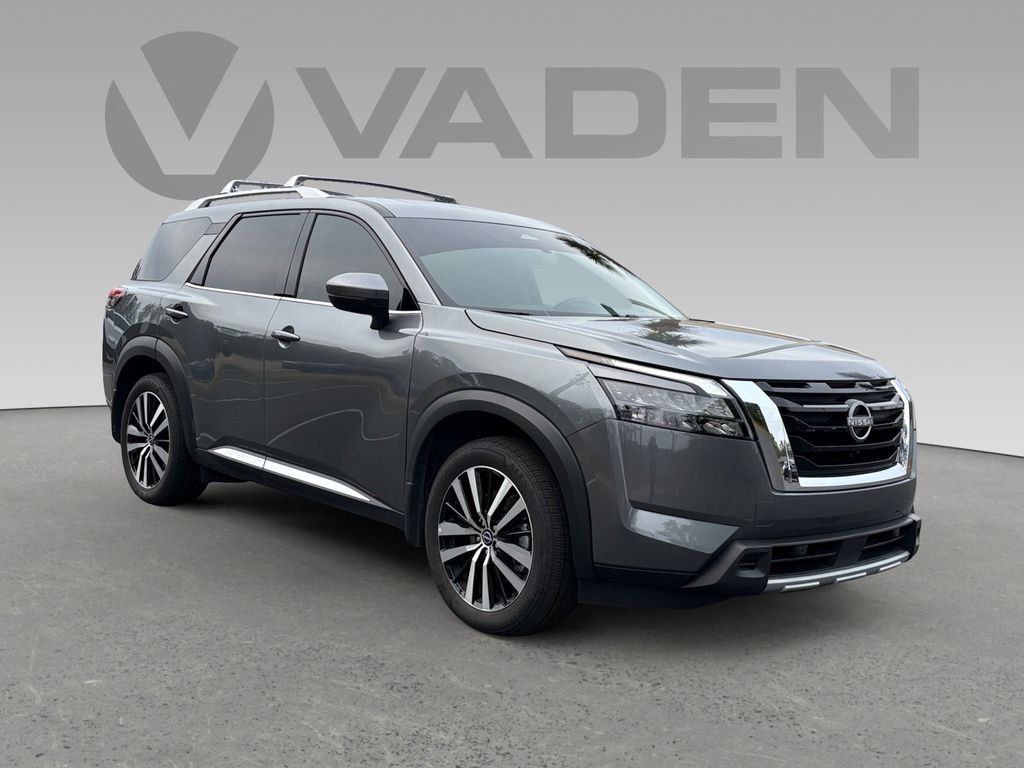Used 2025 Nissan Pathfinder Platinum FWD image 1
