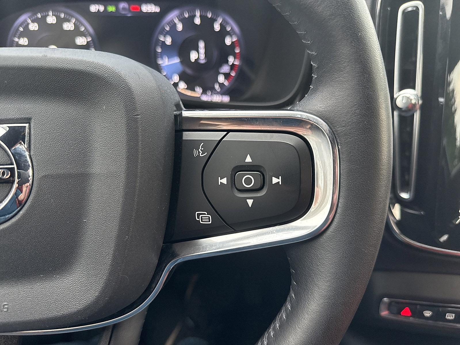 Used 2019 Volvo XC40 T5 Momentum AWD/4WD image 45