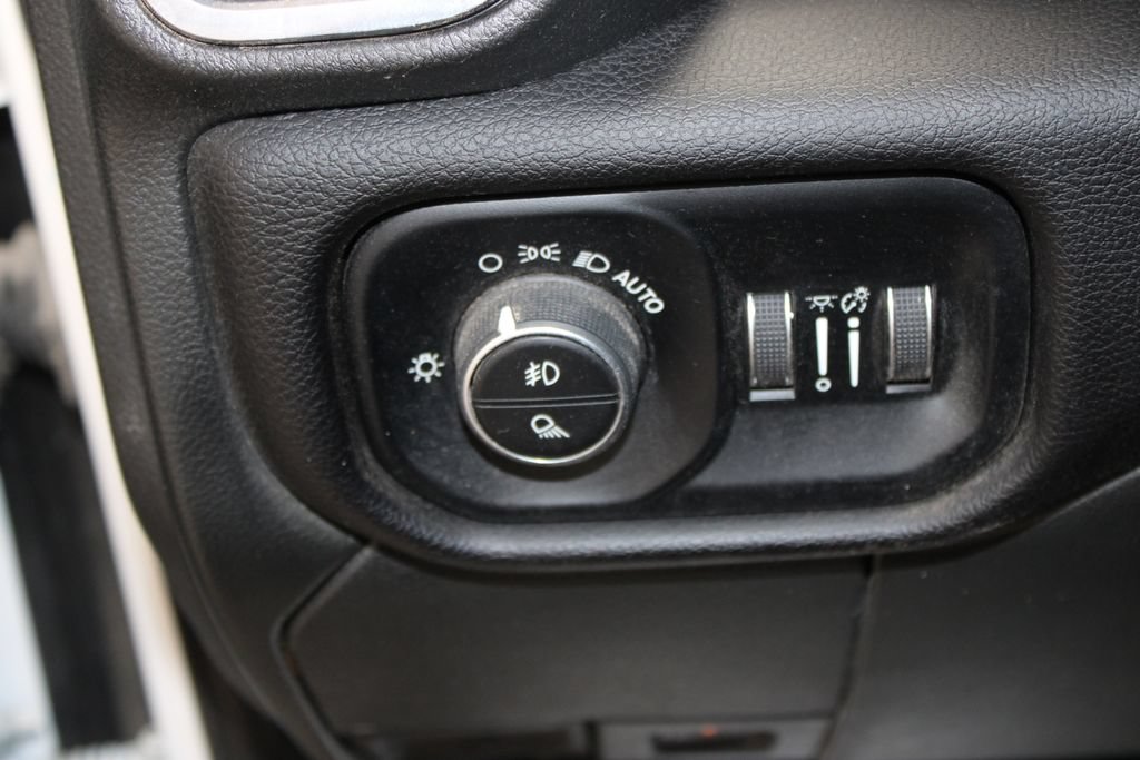 Used 2025 RAM 2500 Laramie AWD/4WD image 28
