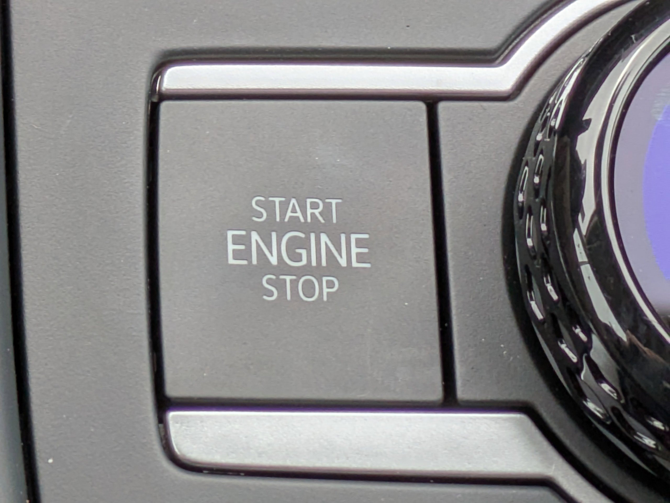 Used 2025 Volkswagen Tiguan SE image 31