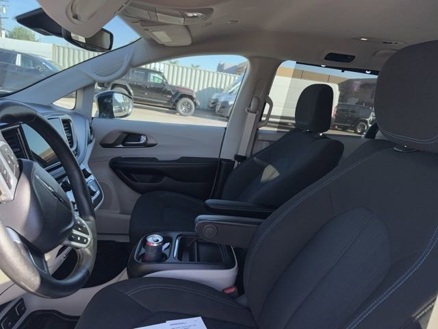 Used 2021 Chrysler Pacifica Touring image 9