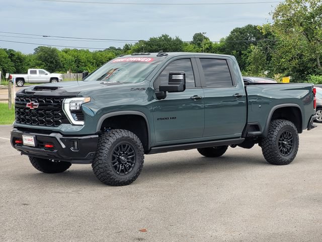 Used 2026 Chevrolet Silverado 2500 ZR2 w/ LPO, Dark Essentials Package AWD/4WD image 3