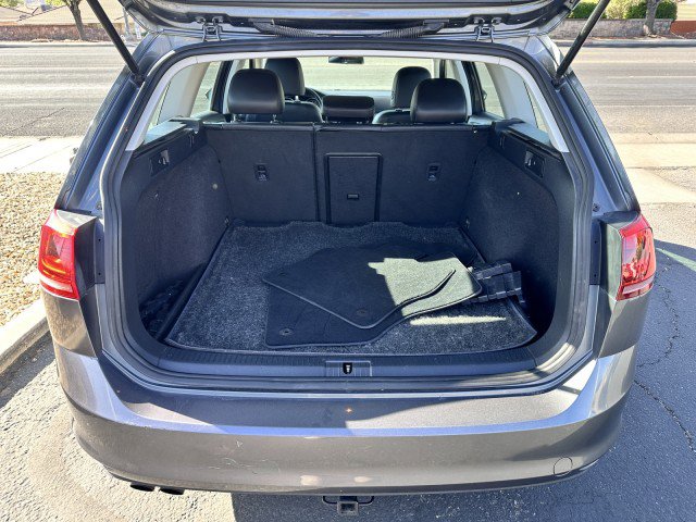 Used 2015 Volkswagen Golf S image 14