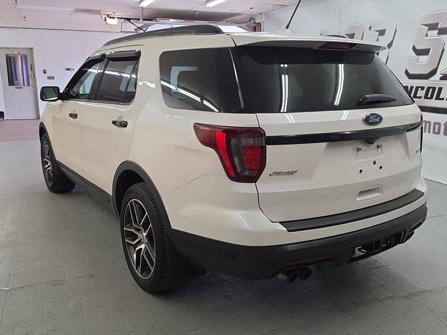 Used 2019 Ford Explorer Sport w/ Equipment Group 401A AWD/4WD image 4