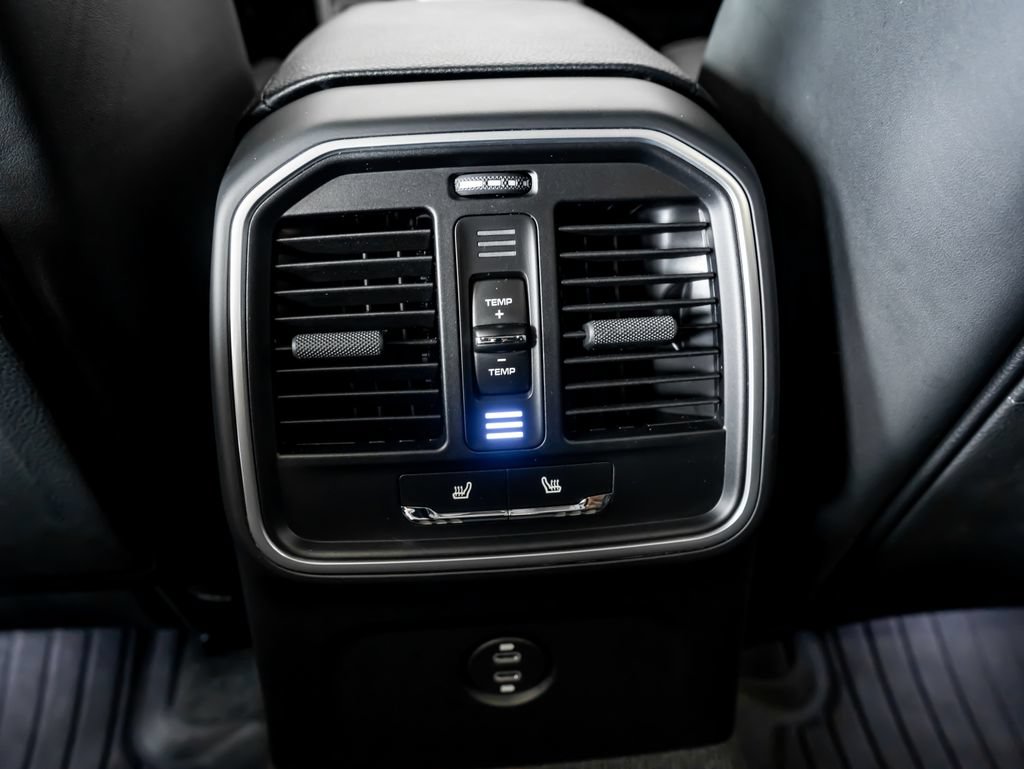 Certified 2026 Porsche Macan AWD/4WD image 26