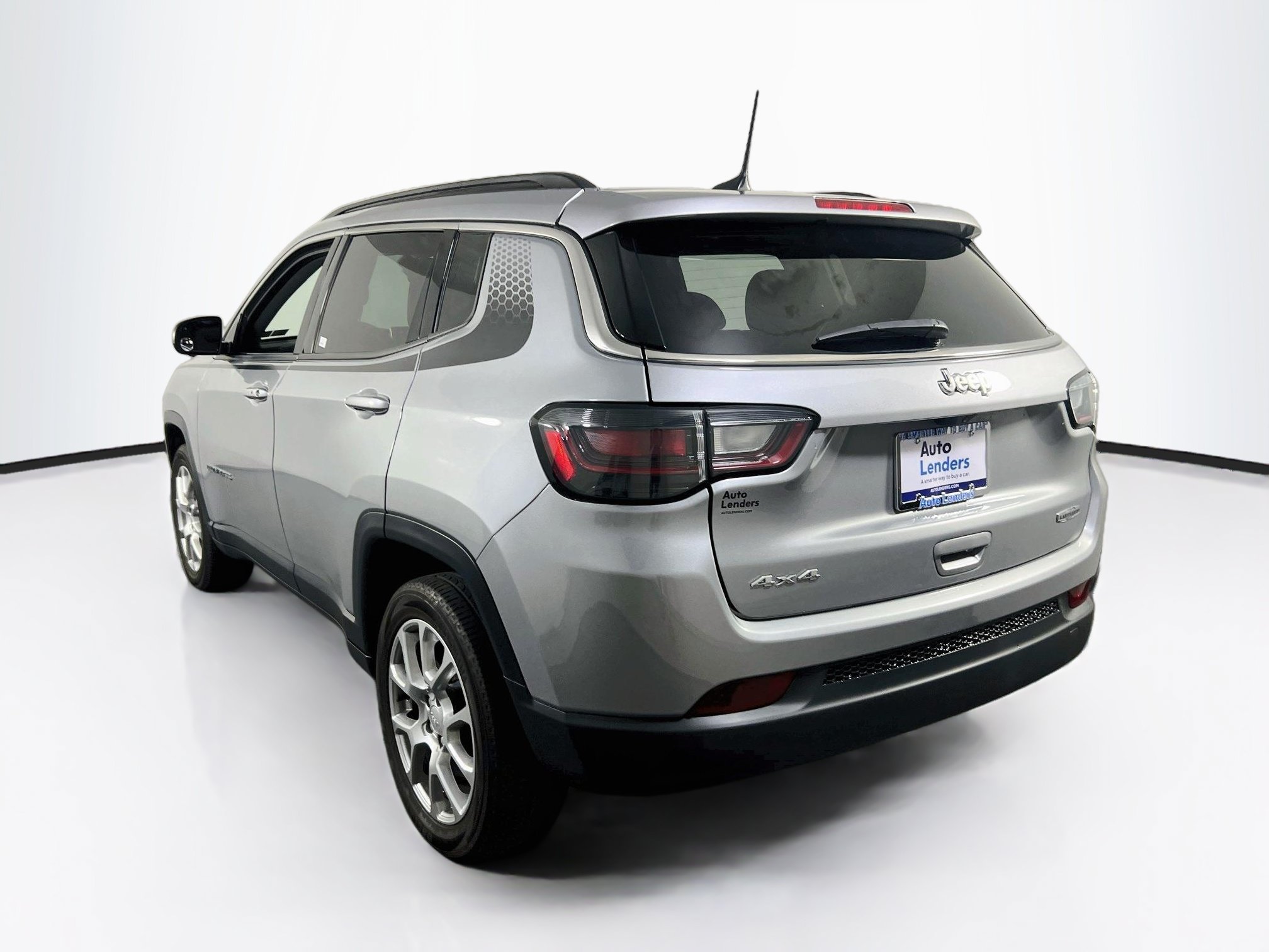 Used 2022 Jeep Compass Latitude w/ Sun and Sound Group AWD/4WD image 7