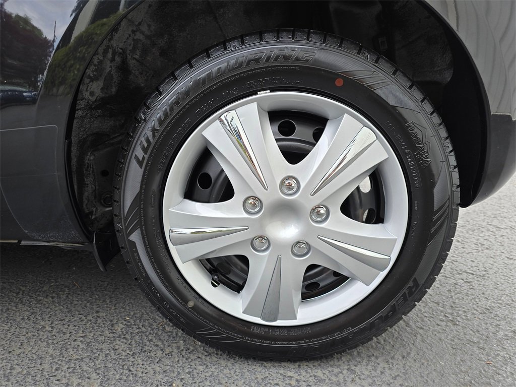 Used 2011 Toyota Yaris Base image 6