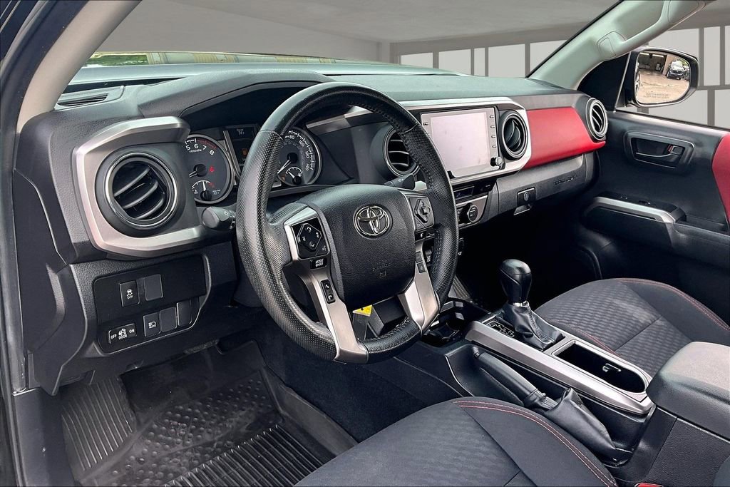 Used 2022 Toyota Tacoma SR5 w/ Technology Package RWD image 18