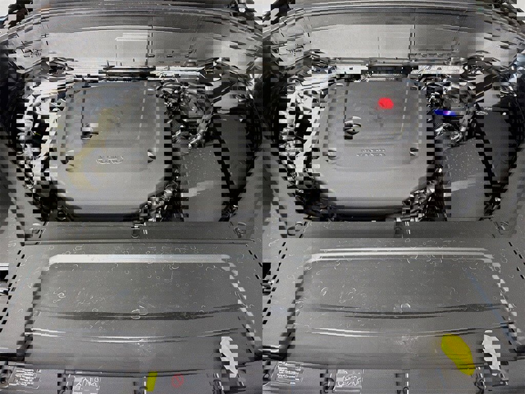 Certified 2025 Volvo XC90 B6 Plus image 32