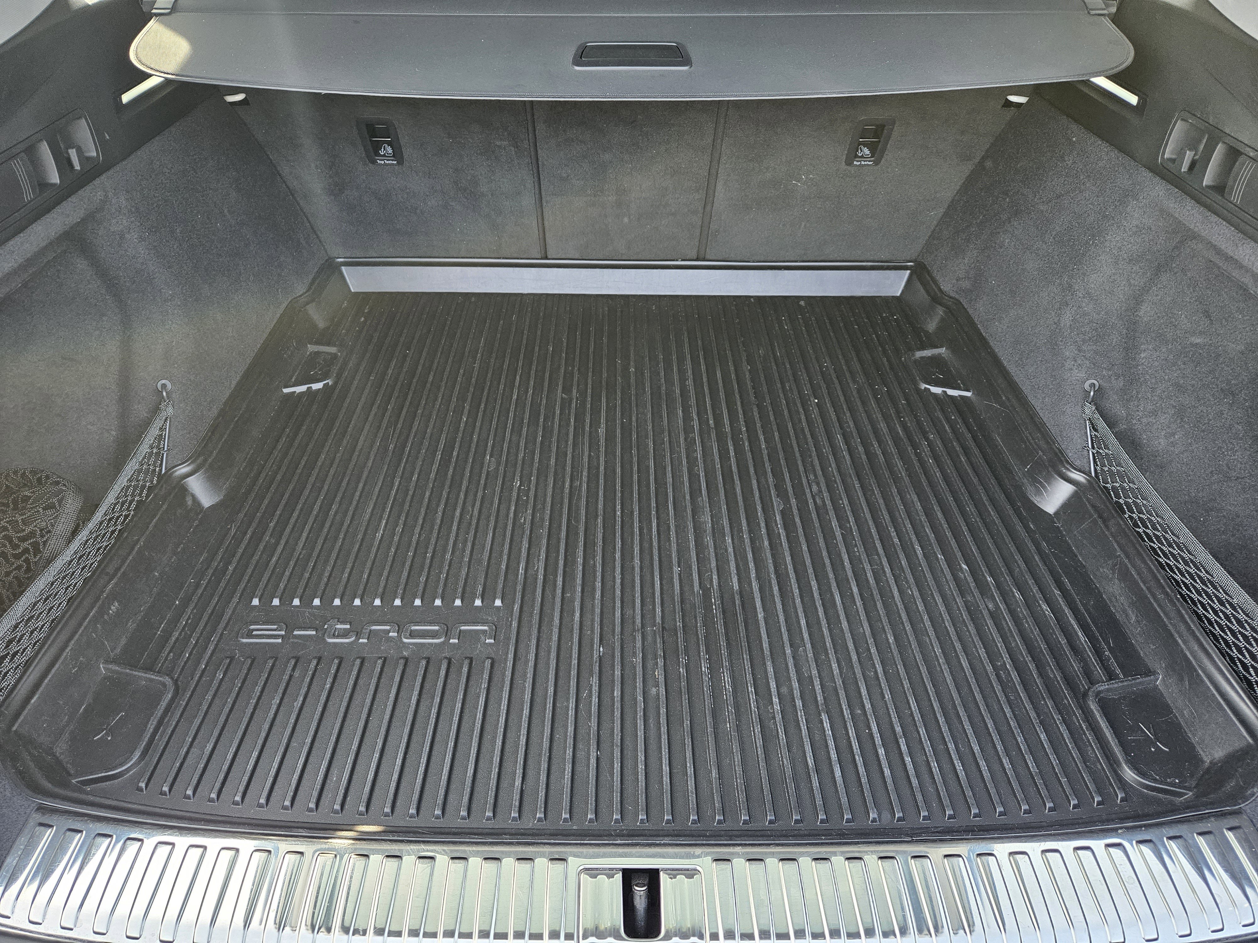 Used 2021 Audi e-tron Prestige w/ Prestige Package image 34