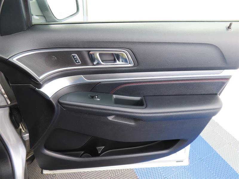 Used 2018 Ford Explorer Sport AWD/4WD image 40