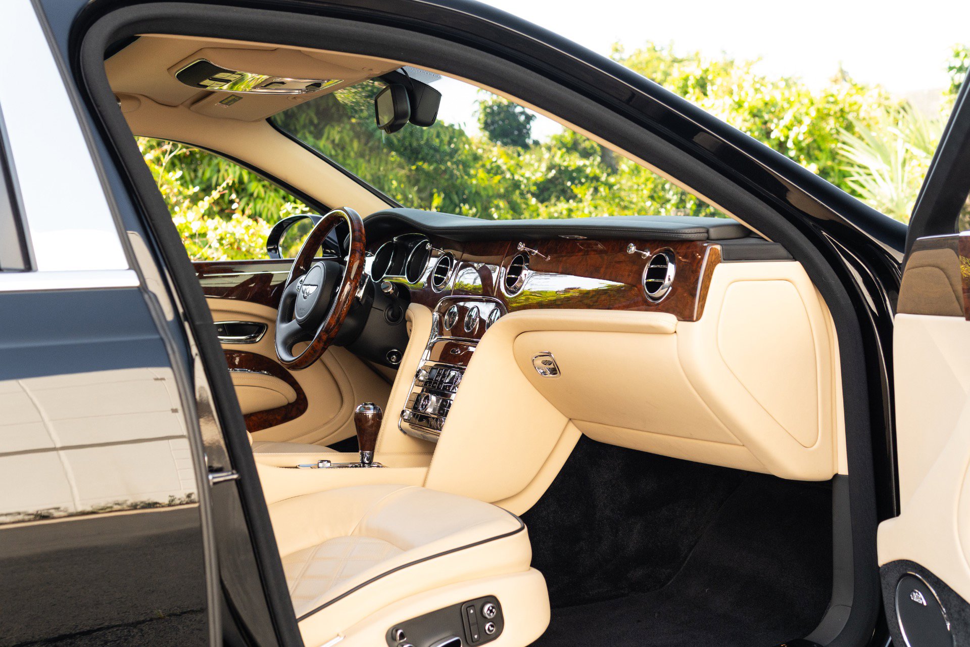 Used 2014 Bentley Mulsanne RWD image 74