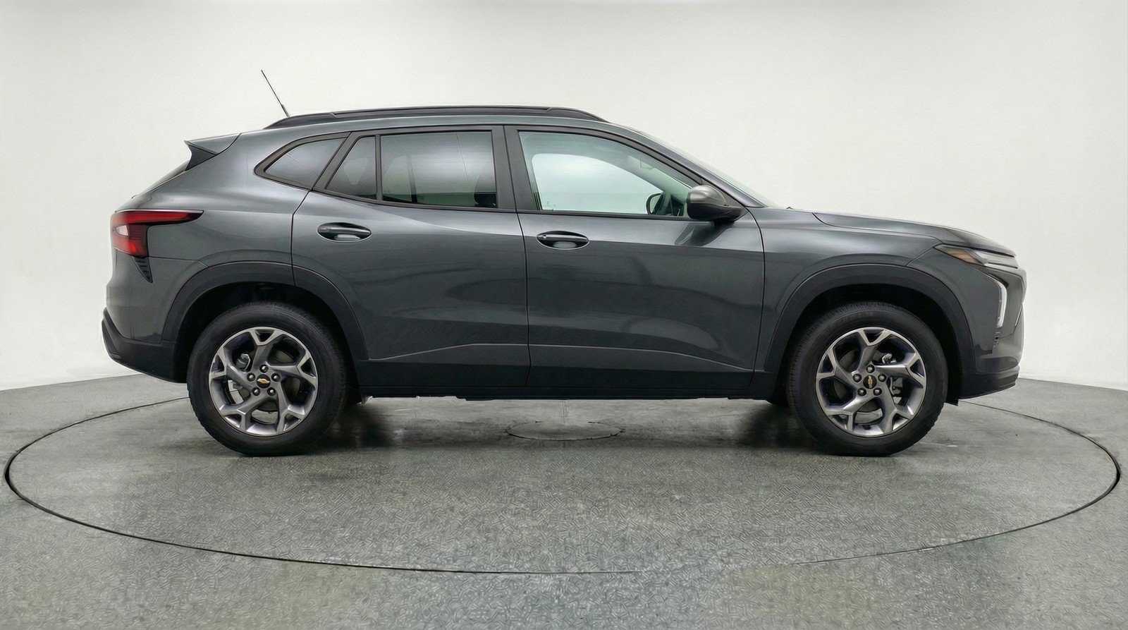 Used 2025 Chevrolet Trax LT image 11