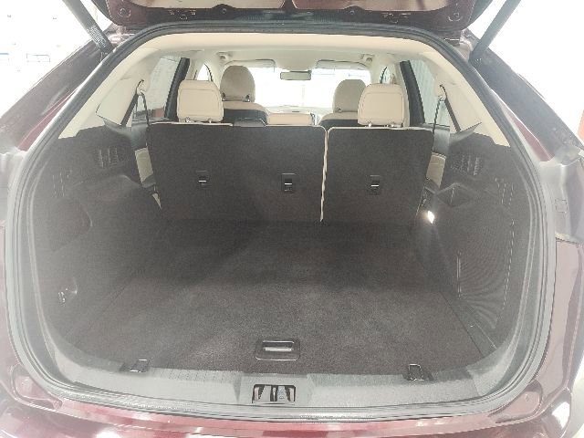 Used 2018 Ford Edge Titanium w/ Ford Safe & Smart Package FWD image 17