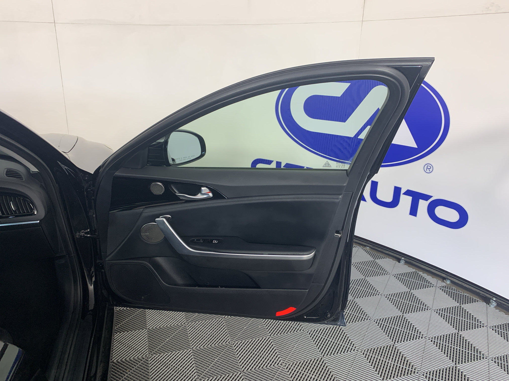 Used 2018 Kia Stinger Premium RWD image 36