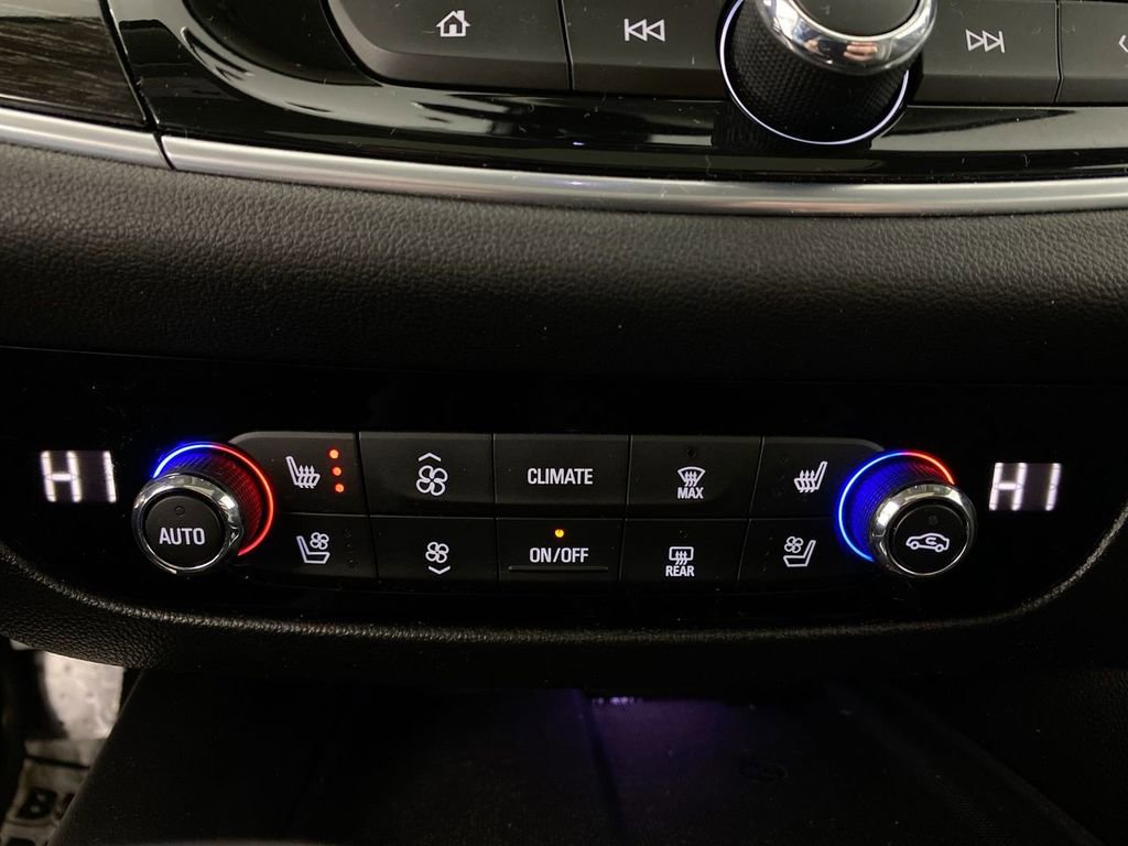 Used 2020 Buick Enclave Avenir w/ Avenir Technology Package image 18