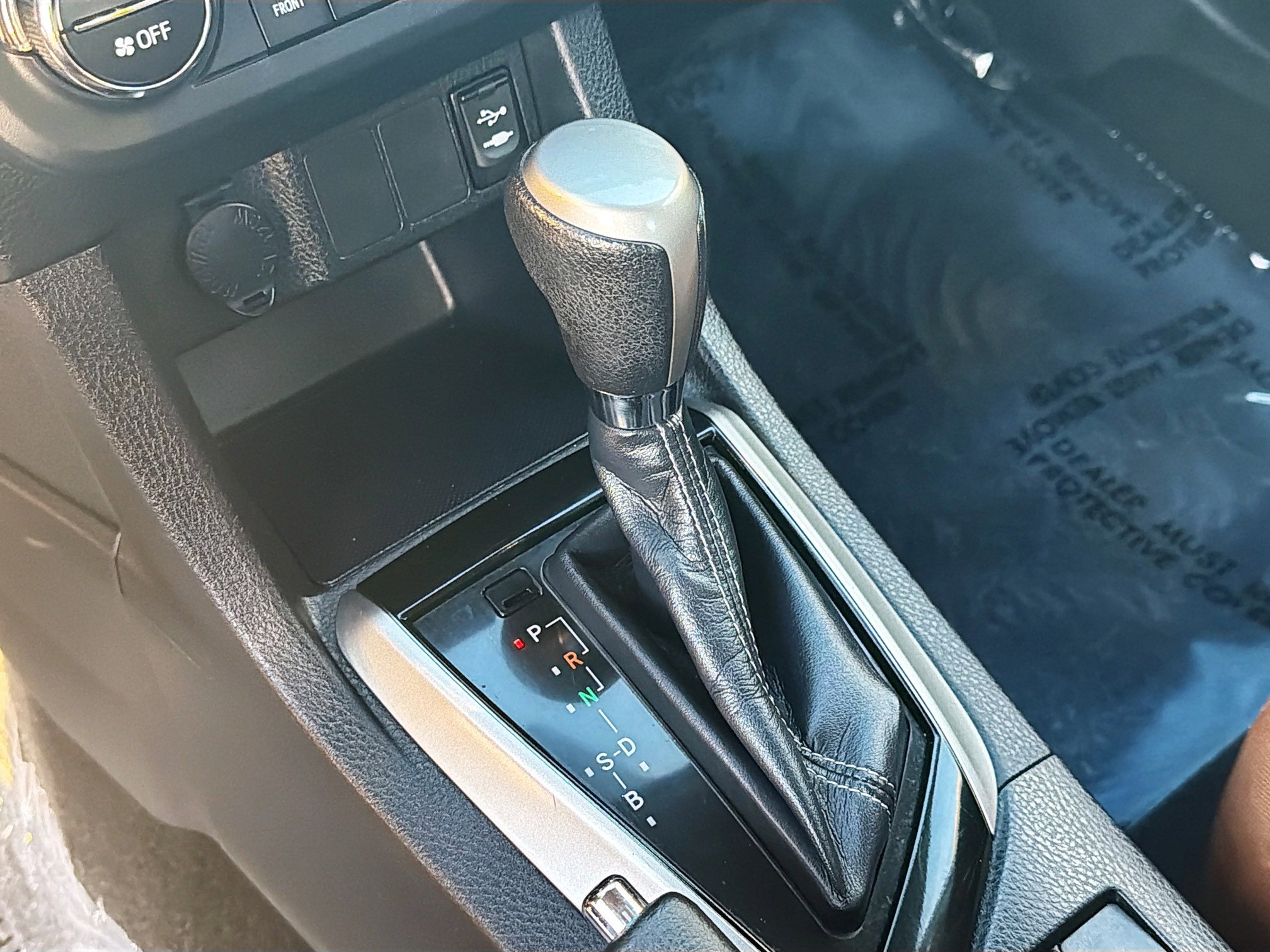 Used 2014 Toyota Corolla LE FWD image 23