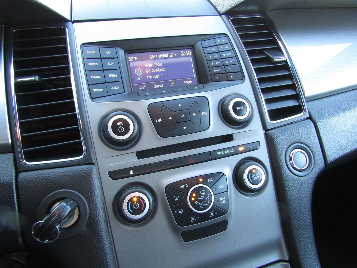 Used 2017 Ford Taurus SEL FWD image 14