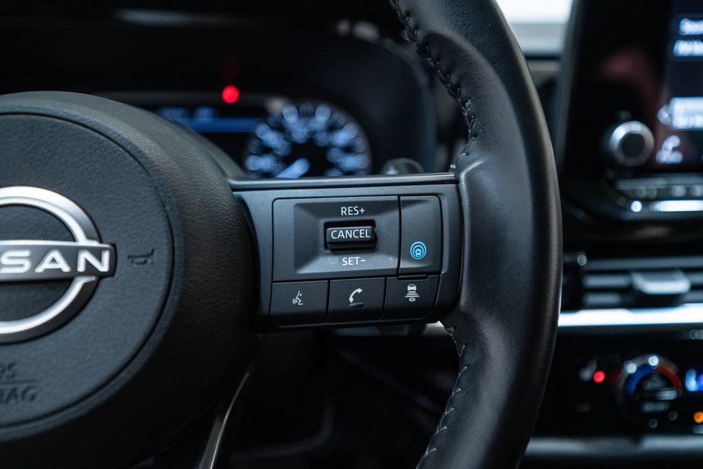 Used 2024 Nissan Pathfinder SV AWD/4WD image 18